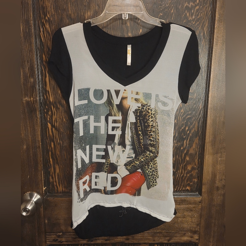 'Occasion' Black & White Graphic Tee "LOVE IS THE NEW RED" Sz M
